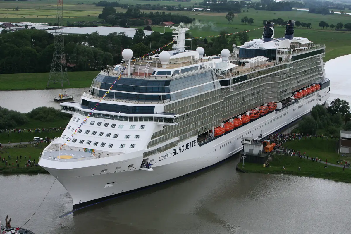 Celebrity Silhouette: bella e innovativa